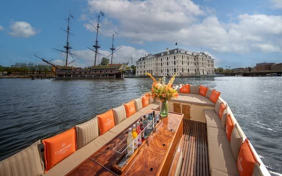 Amsterdam: Open Boot Cruise met Onbeperkt Drankjes Optie